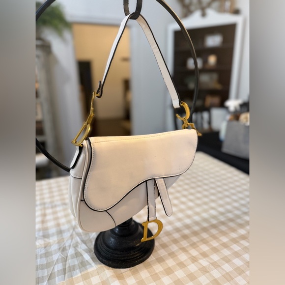 Cream Shoulder Bag saddle bag with Gold Accents- 🪞 - Picture 1 of 7